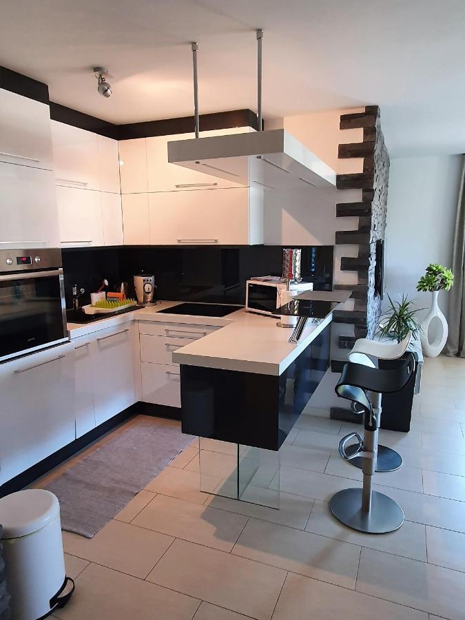 Lucia Exclusive With Parking In The Garage Apartamento Poreč Exterior foto