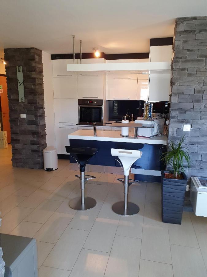 Lucia Exclusive With Parking In The Garage Apartamento Poreč Exterior foto