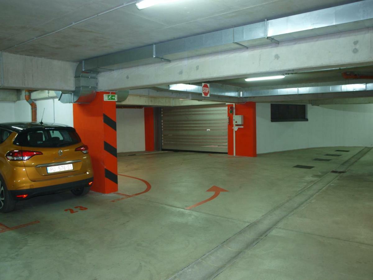 Lucia Exclusive With Parking In The Garage Apartamento Poreč Exterior foto